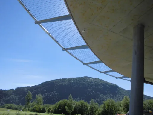 Norwegen-Forde-helipad-safety-cable-mesh-carl-stahl