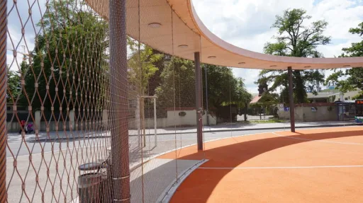 memminger-platz-ball-park-vertical-safety-mesh-carl-stahl