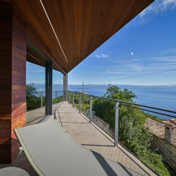 cable-mesh-stainless-steel-balcony-railing-carl-stahl