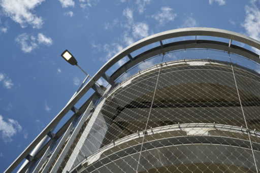 Jumbo-Distributiecentrum-Nieuwegein-met-parkeergarage-met-RVS-kabelnetten-Carl-Stahl