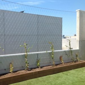 hekwerk-kabelnet-met-groene gevels