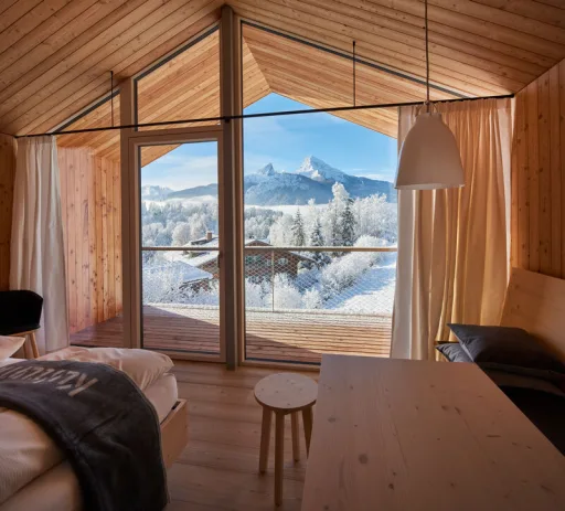 kulturhof-stanggass-carl-stahl-mesh-railing-infill-photo-josefine-unterhauser