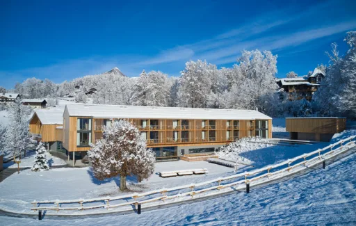 kulturhof-stanggass-carl-stahl-mesh-railing-infill-photo-josefine-unterhauser