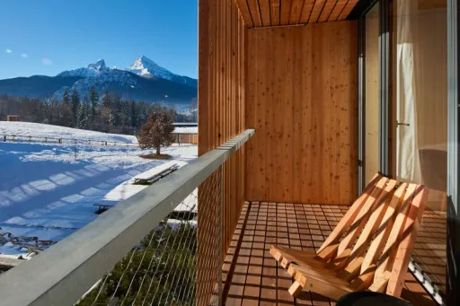 kulturhof-stanggass-carl-stahl-mesh-railing-infill-photo-josefine-unterhauser