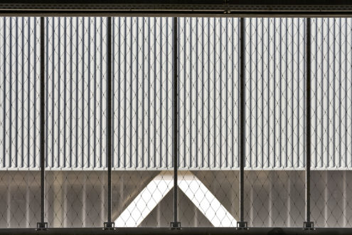 Jumbo-distributiecentrum-parkeergarage-met-RVS-kabelnetten-ter-beveiliging-Carl-Stahl